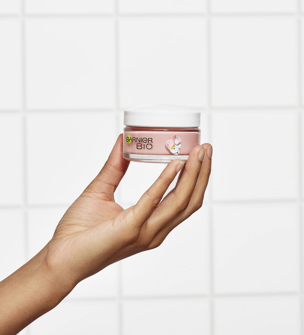 Garnier Face Cream, Bio Rosy Glow 3-in-1 Rose Cream, for tired, dull skin, gives the skin a youthful glow, nourishes and firms the skin with organic rose hip oil and vitamin C, 50 ml