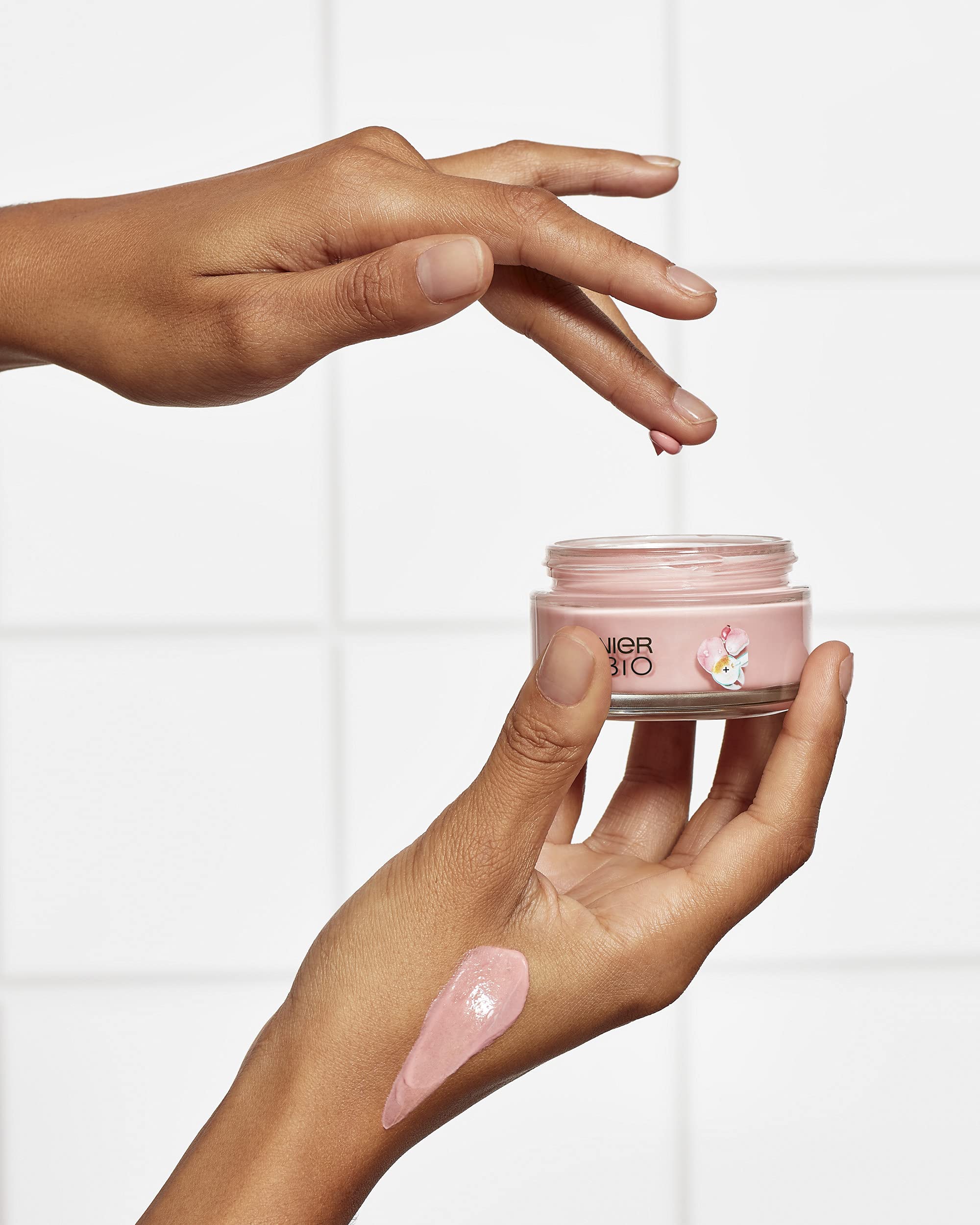 Garnier Face Cream, Bio Rosy Glow 3-in-1 Rose Cream, for tired, dull skin, gives the skin a youthful glow, nourishes and firms the skin with organic rose hip oil and vitamin C, 50 ml