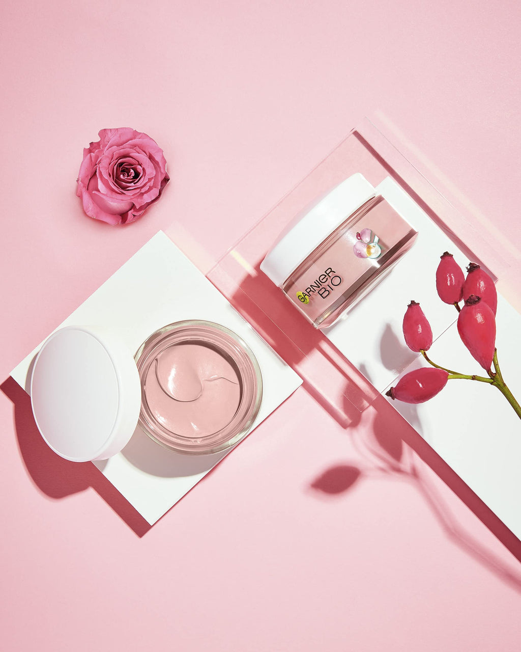 Garnier Face Cream, Bio Rosy Glow 3-in-1 Rose Cream, for tired, dull skin, gives the skin a youthful glow, nourishes and firms the skin with organic rose hip oil and vitamin C, 50 ml