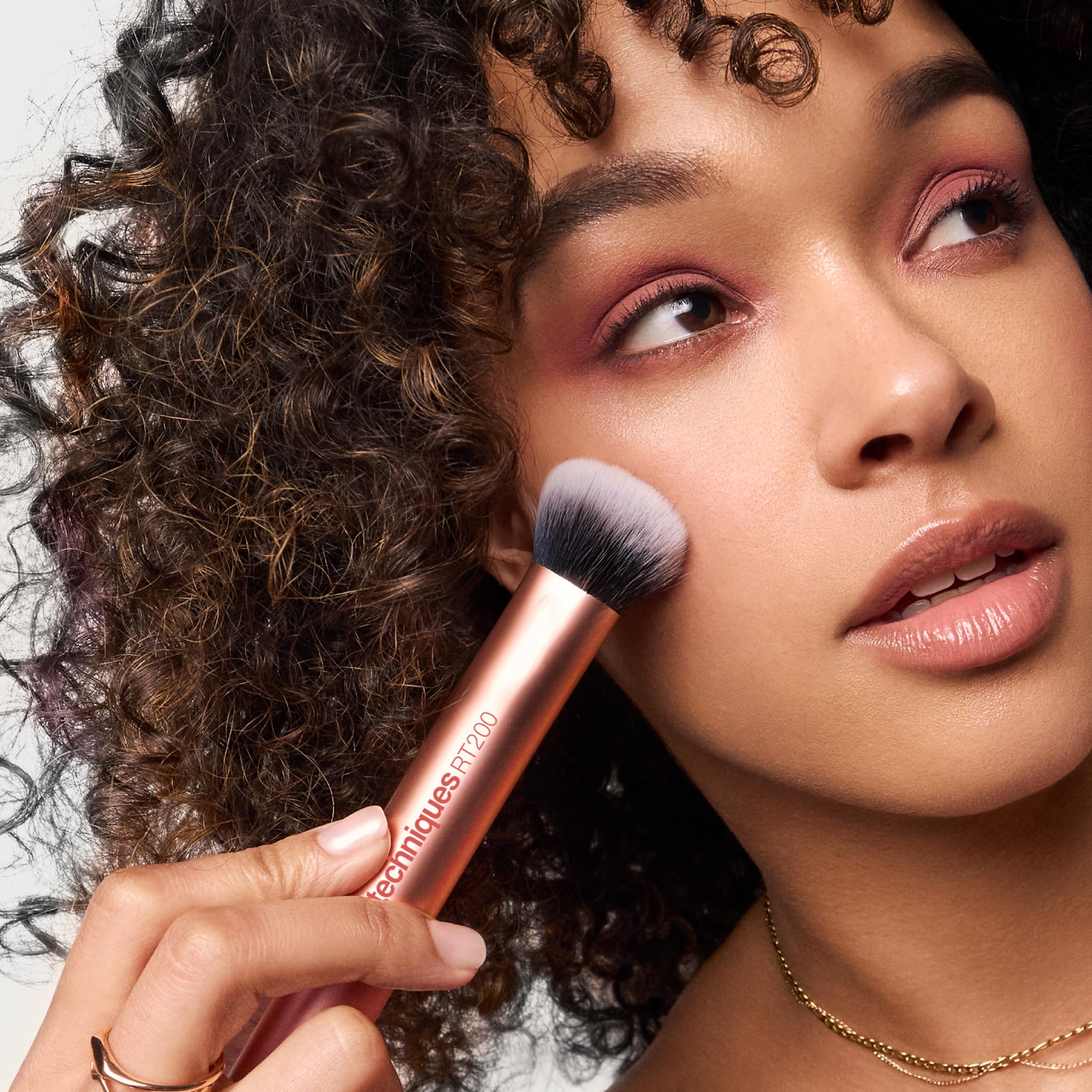 Real Techniques Everyday Essentials + Makeup Sponge Kit for foundation, blush, bronzer, eyeshadow, powder, synthetic, cruelty-free tools and blender for flawless looks, 5 Piece Set