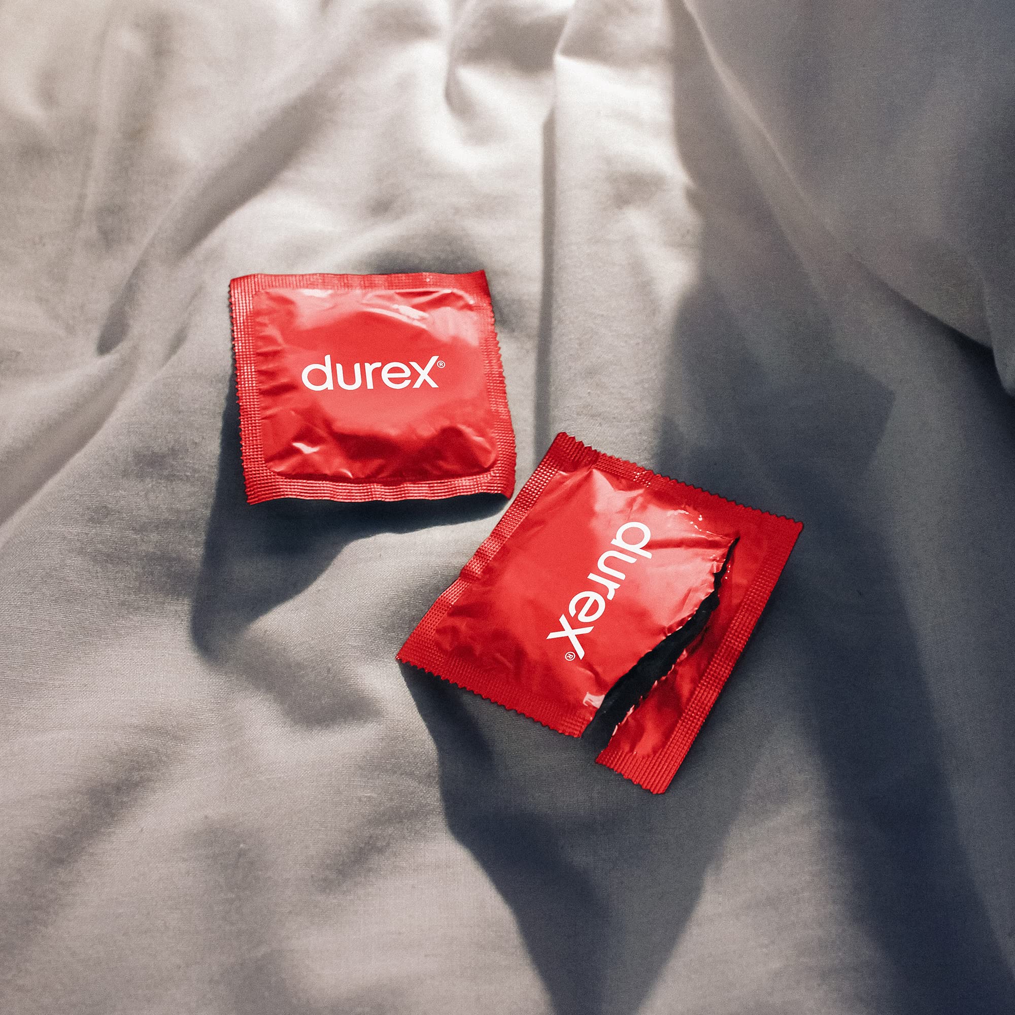 Durex Thin Feel Condoms, Close Fit, 30s, Secure, Tighter, Natural Latex, with Silicone Lube, Easy On Shape - Damaged Box - BBE 12/2027