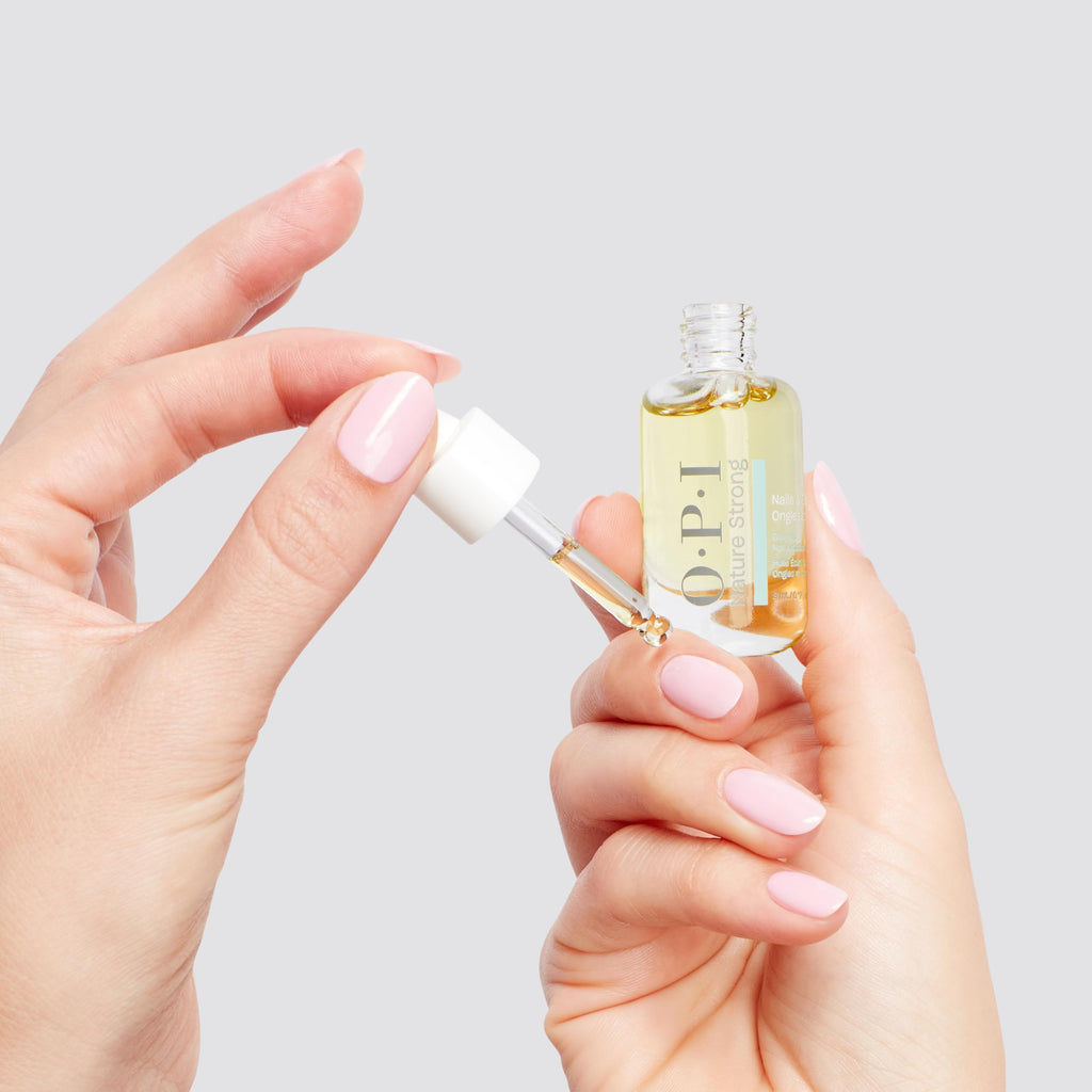OPI Nature Strong Skincare Glow Up Nail & Cuticle Oil - Natural Origin Formula Cuticle Treatment with Vitamin E | Nail Oil for Damaged Nails, 8ml