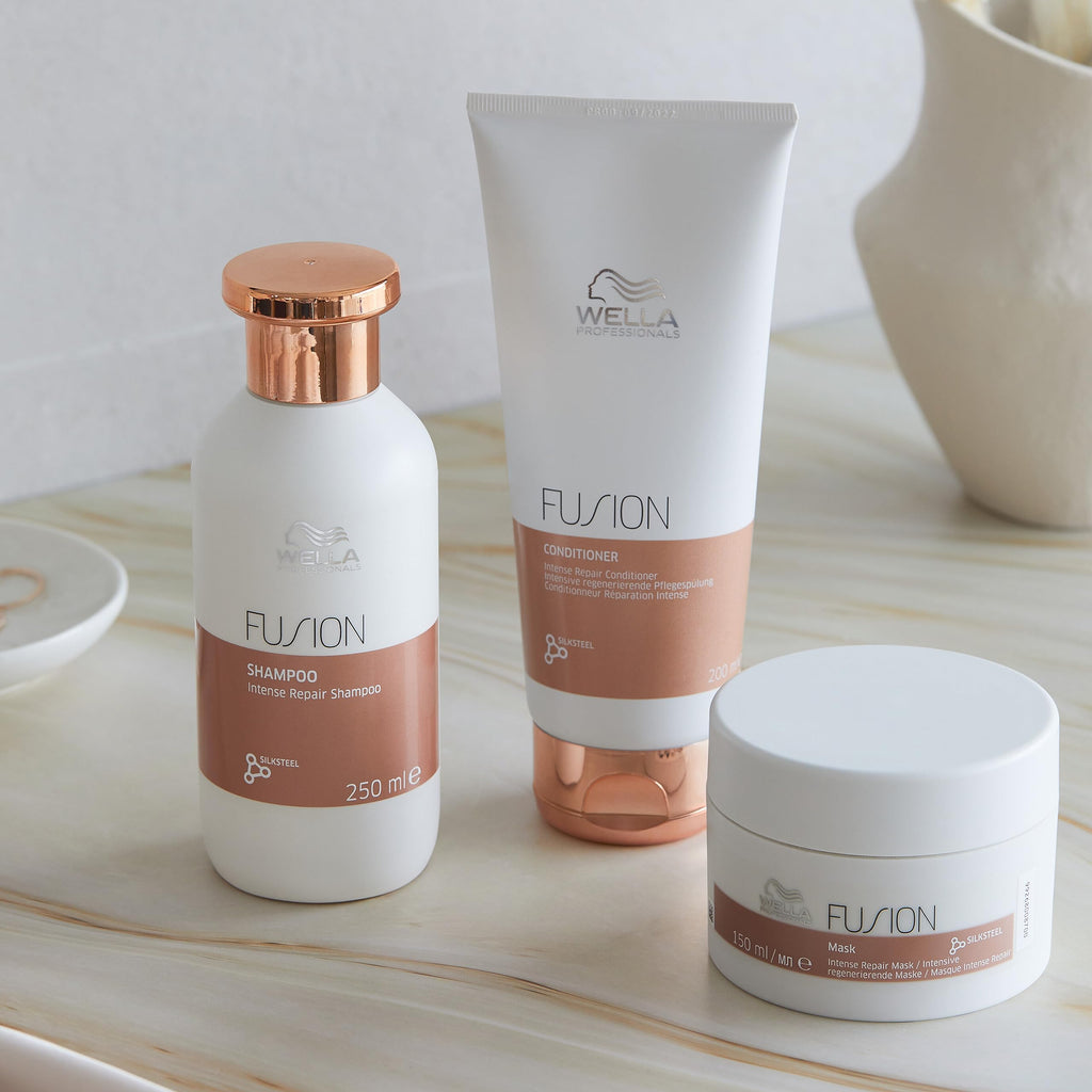 Wella Professionals Fusion Intense Repair Shampoo - Intense Repair Detangling Shampoo for Dry and Damaged Hair - Smoothening, Boost Shine and Protect Hair Against Breakage 250ml