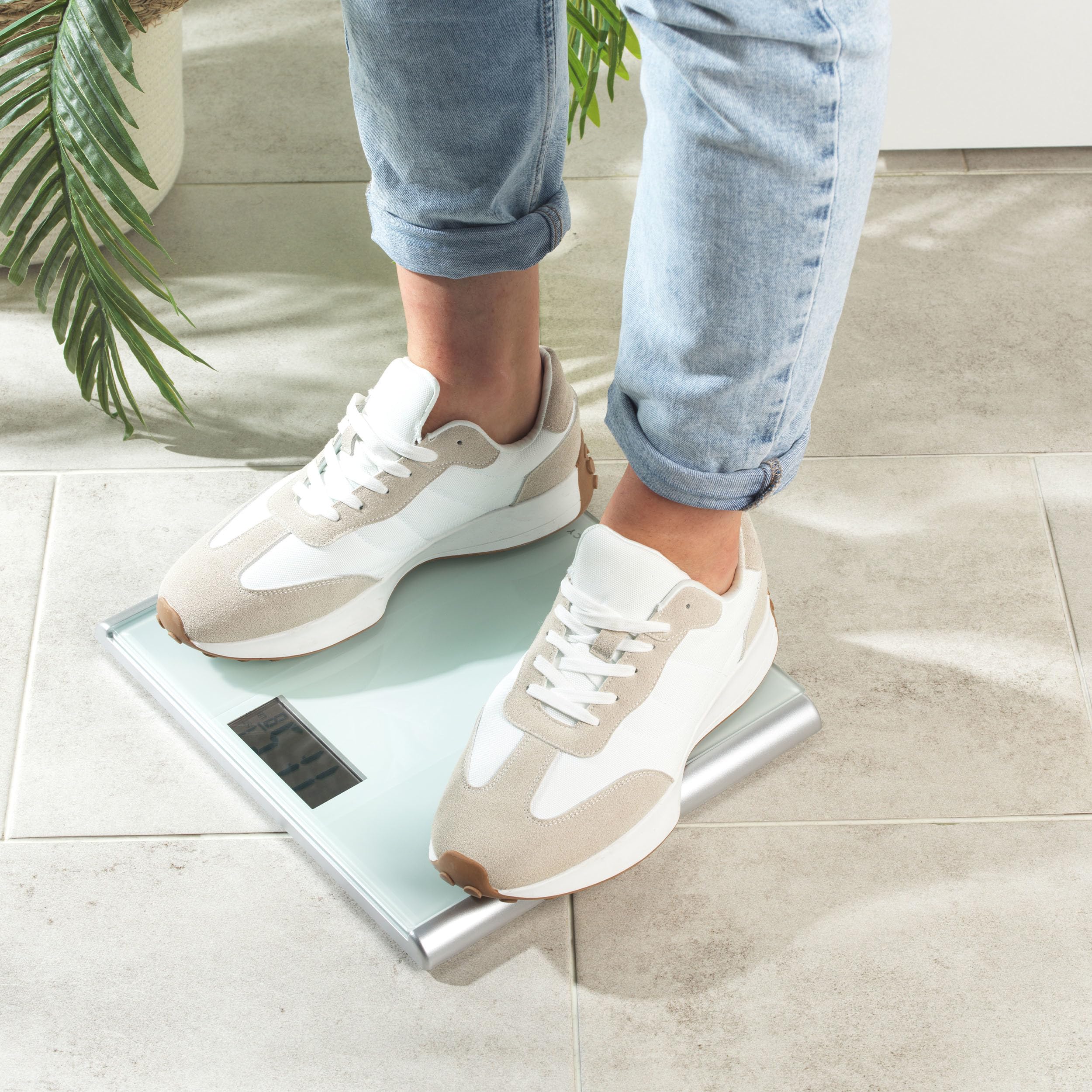 Salter Ultimate Accuracy Bathroom Scale - Digital Bodyweight, Body Fat Scale, 180kg/28st 3lb, 0.05kg/ 50g Precision Instant Readings, LCD Easy To Read Display, Includes Carpet Feet & Batteries - Damaged Box