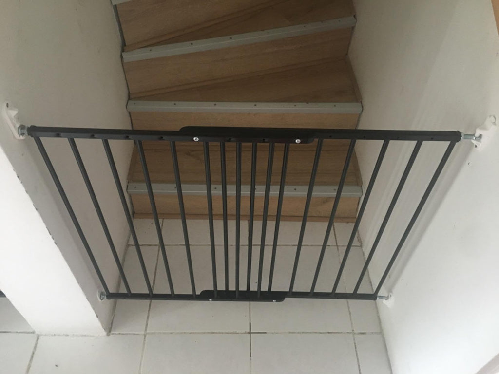 Safetots Top of The Stairs Screw Fitted Stair Gate, Black Metal, 62.5cm - 106.8cm, Metal Baby Gate, Screw Fit Safety Barrier, Stylish and Practical Safety Gate - Like New