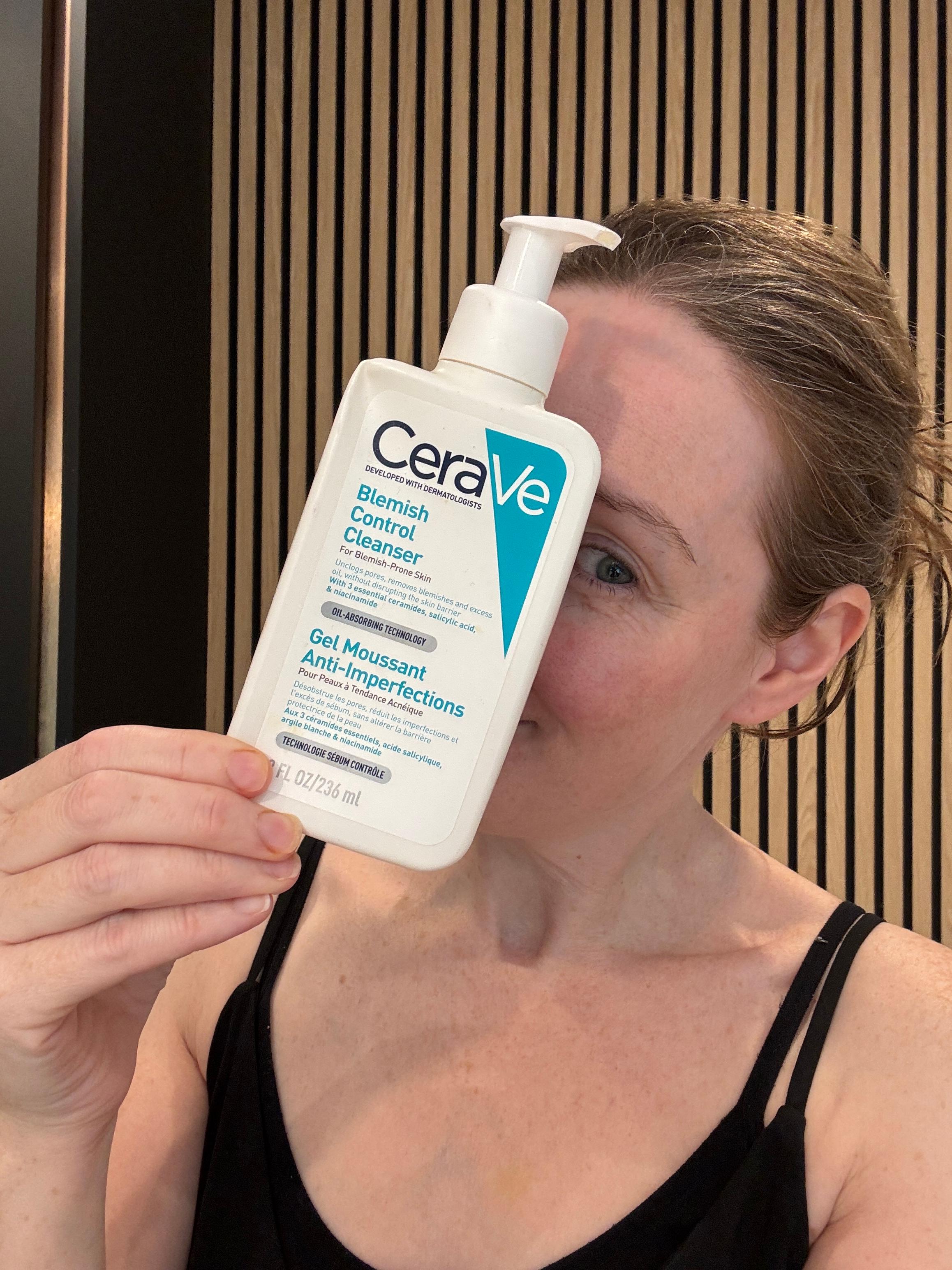CeraVe Blemish Control Face Cleanser With 2% Salicylic Acid, Niacinamide, 3 Essential Ceramides, Hectorite Clay, Gel-to-Foam, For Blemish-Prone Skin, Oil-Absorbing Technology, Fragrance Free, 473ml - New