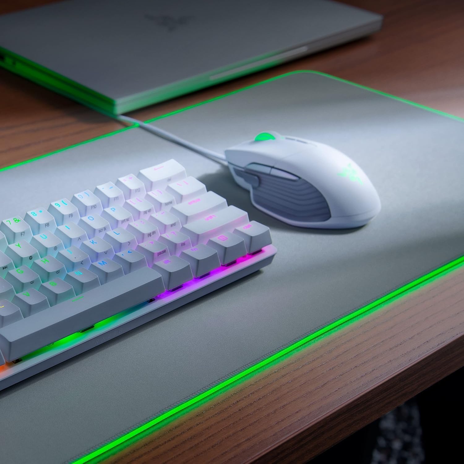 Razer Goliathus Extended Chroma - Soft Extended Gaming Mouse Mat Chroma RGB Lighting (Cable Holder, Fabric Surface, Quilted Edge, Optimized for all Mice) Mercury - New