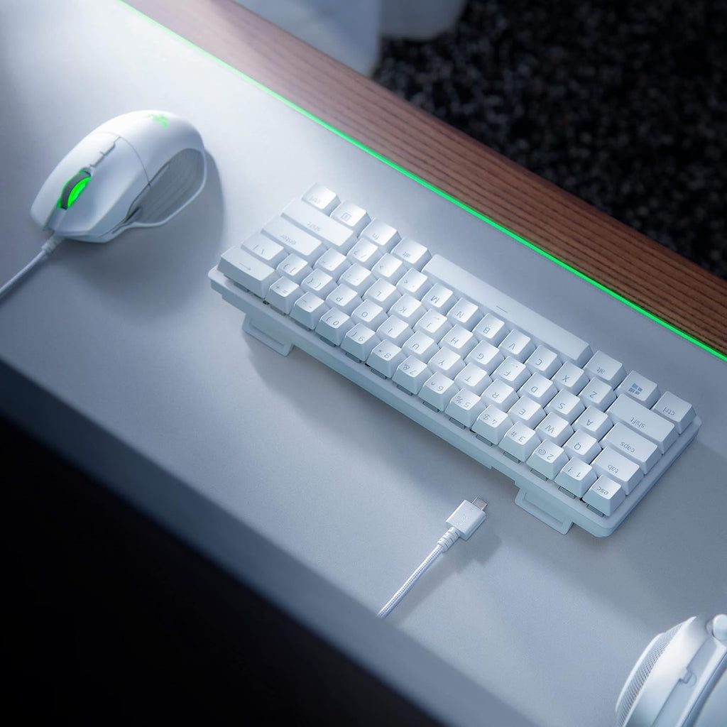 Razer Goliathus Extended Chroma - Soft Extended Gaming Mouse Mat Chroma RGB Lighting (Cable Holder, Fabric Surface, Quilted Edge, Optimized for all Mice) Mercury - New