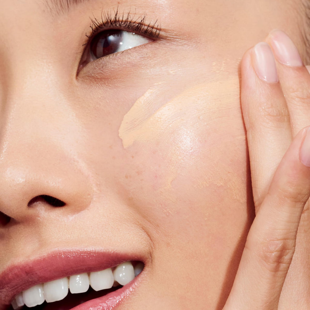 Clinique Even Better Clinical Vitamin Makeup Skin Tint Foundation SPF 50 With Vitamin C, Vitamin E + Vitamin B3 | Light Coverage + Radiant Finish - New
