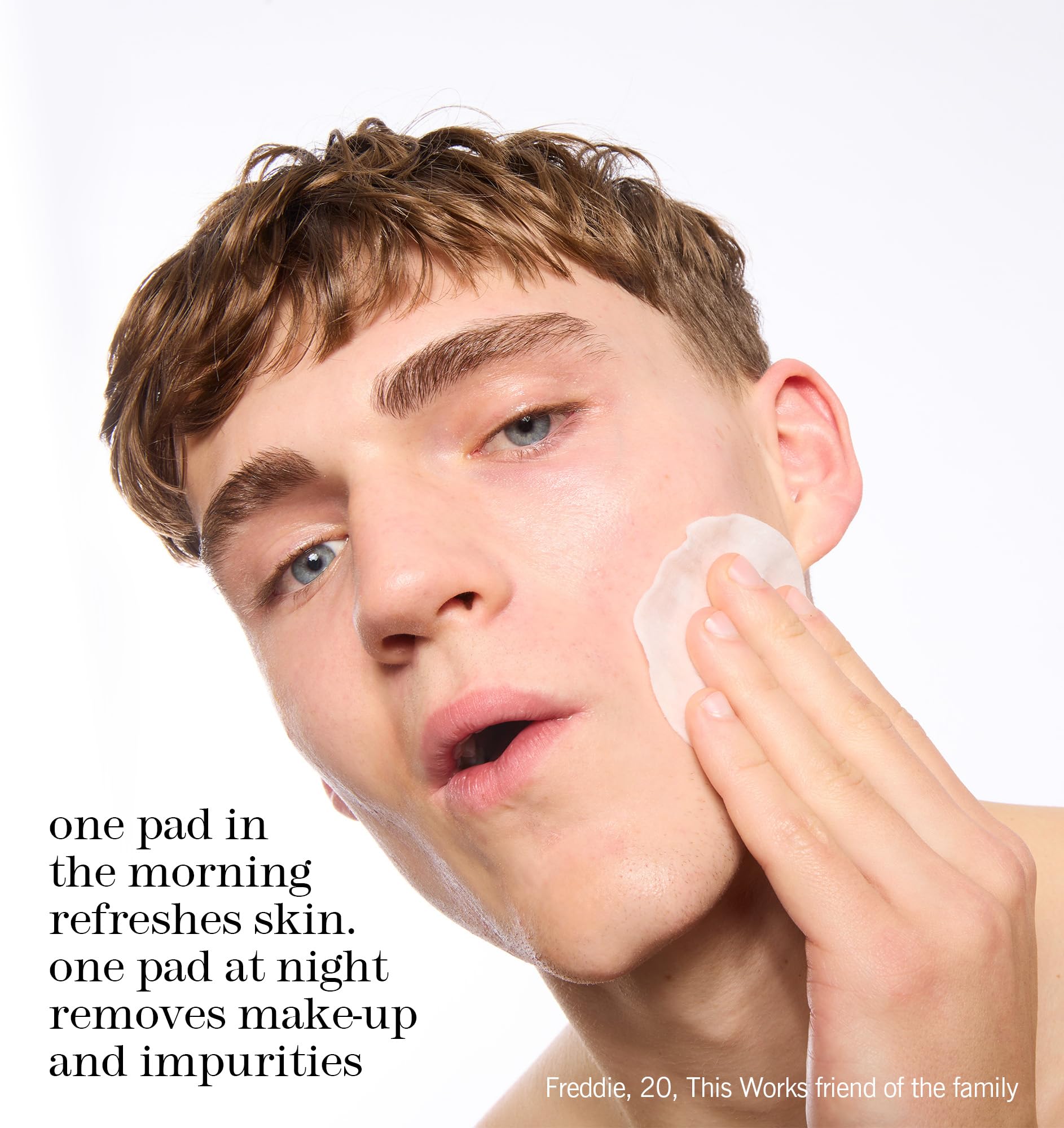 This Works - In Transit No Traces Cleansing Pads, Rosewater & Mint Infused Facial Wipes, Gentle Make-Up Remover (80 pads) - Damaged Box
