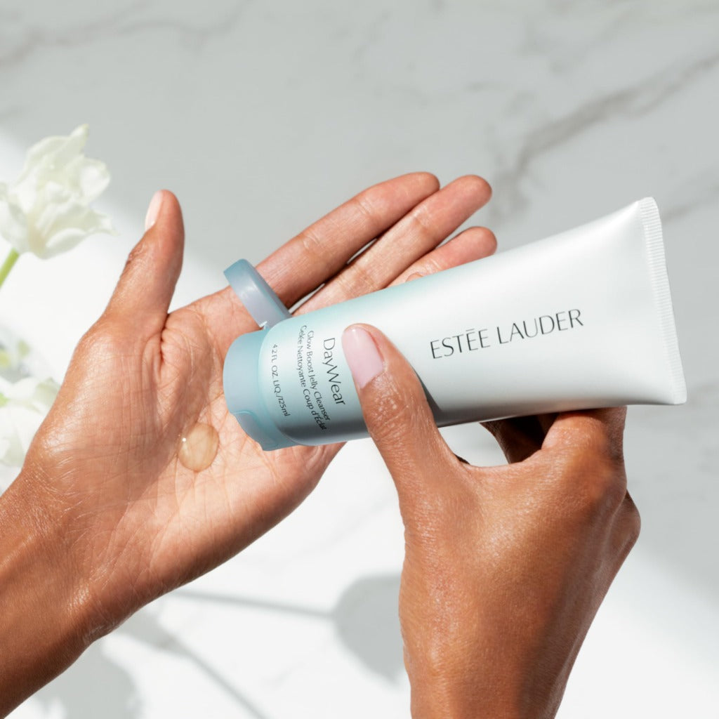 Estée Lauder DayWear Glow Boost Jelly Cleanser - Gel Face Wash with Algae, Cucumber, Caffeine - 125ml - New