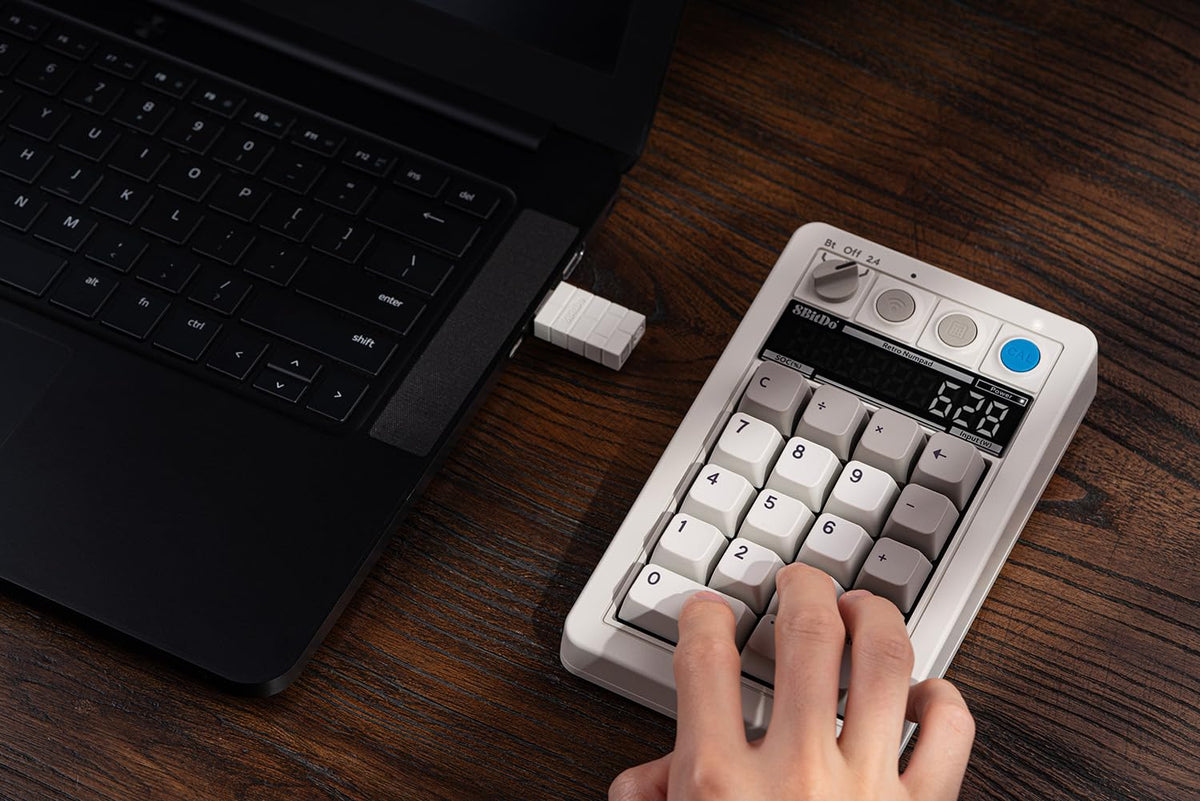 8Bitdo Retro 18 Mechanical Numpad - M Edition - Bluetooth 2.4G Wired - Calculator Mode - Windows Android - Like New