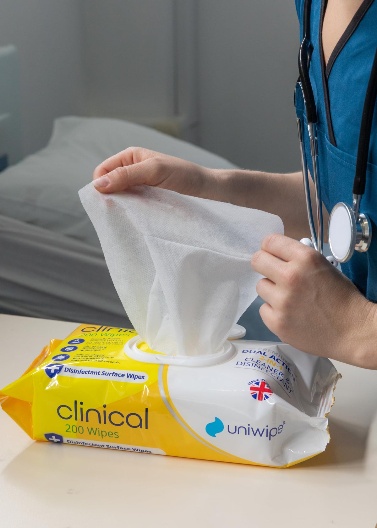 Uniwipe Clinical Midi-Wipes - Antibacterial Sanitising Wipes - Kills 99.999% Germs - 200 Count - New - BBE 05/2028
