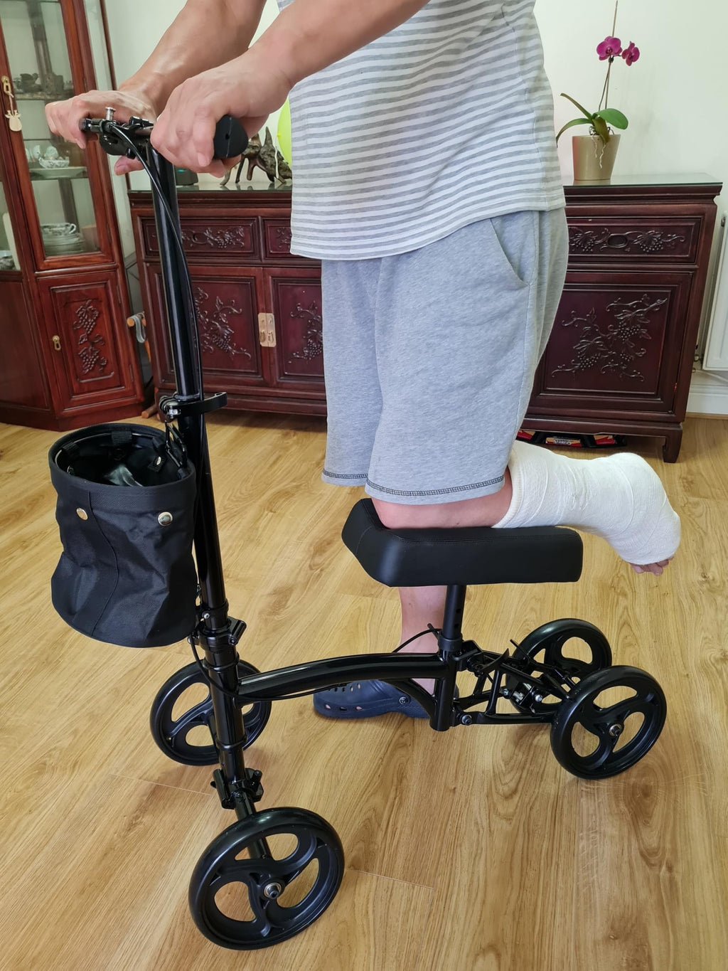 Panlova Steerable Knee Walker Scooter - Adult Mobility Aid for Broken Leg Foot Ankle Injury - Orthopaedic Pad - Black - Damaged Box